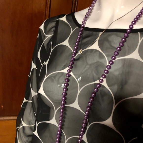 Black and white sheer blouse with peekaboo sleeve - Picture 6 of 6